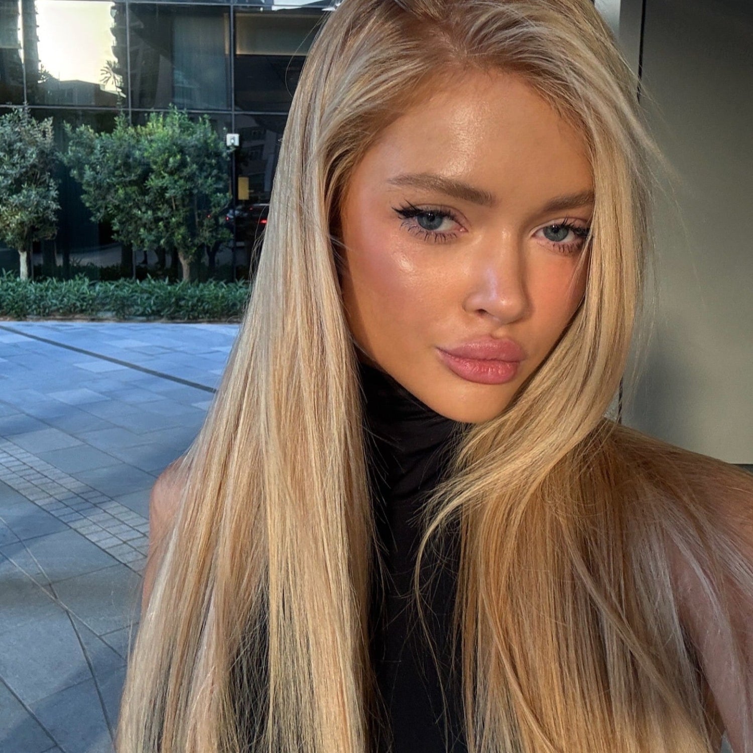 Love_The_Style_Human_Remy_Classic_Lace_Clip_In_Hair_Extension_Shade_23_Champagne_Blonde