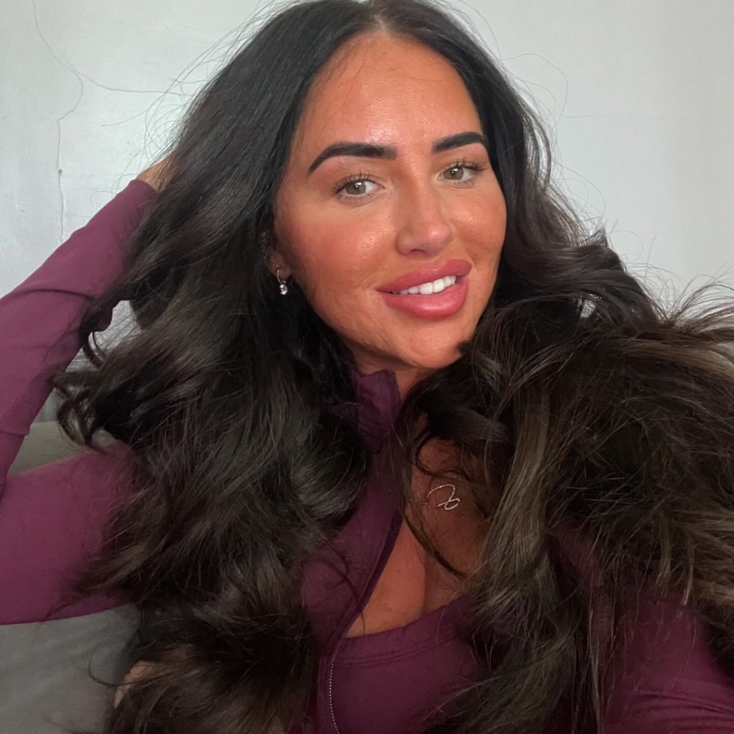 Love_The_Style_Human_Remy_Classic_Lace_Clip_In_Hair_Extension_Shade_2_Dark_Chocolate_Brown