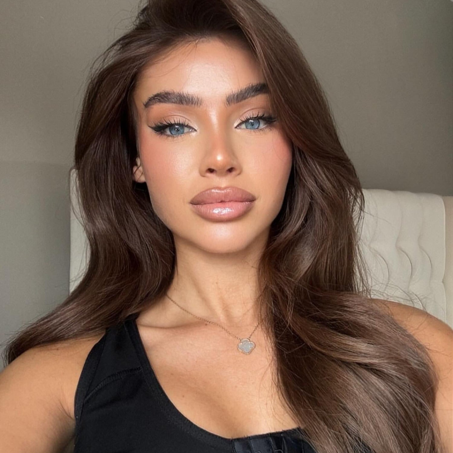 Love_The_Style_Human_Remy_Classic_Lace_Clip_In_Hair_Extension_Shade_5_Mocha_Medium_Brown