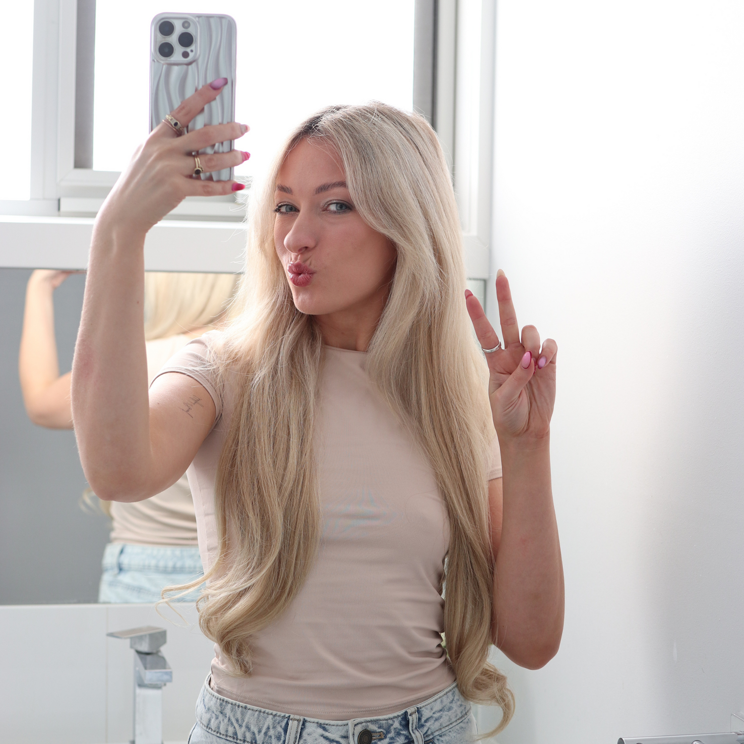 Love_The_Style_Seamless_Clip_In_Human_Remy_Hair_Extensions_5_Piece_Shade_23_Champagne_Blonde