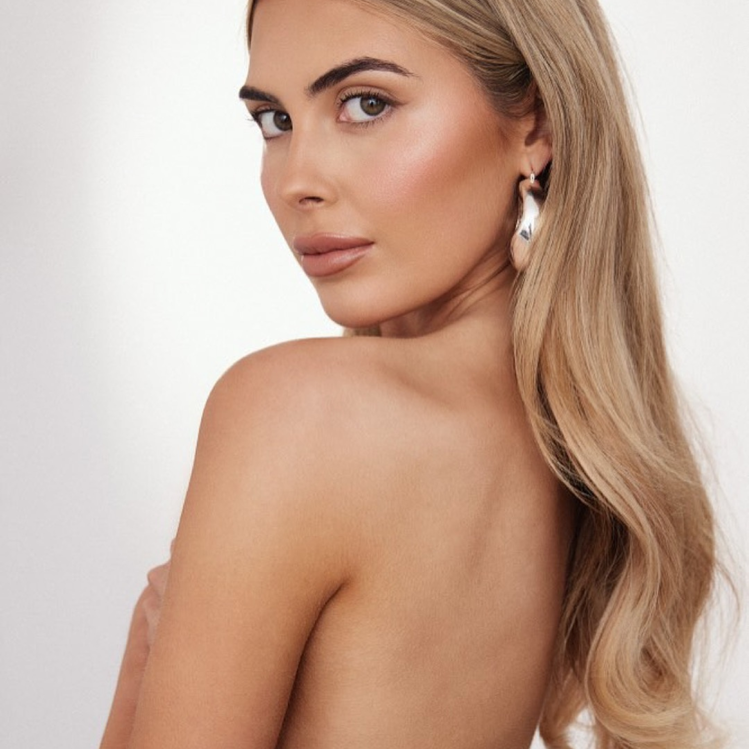 Love_The_Style_Seamless_Clip_In_Human_Remy_Hair_Extensions_5_Piece_Shade_18.613_Honey_Beach_Blonde