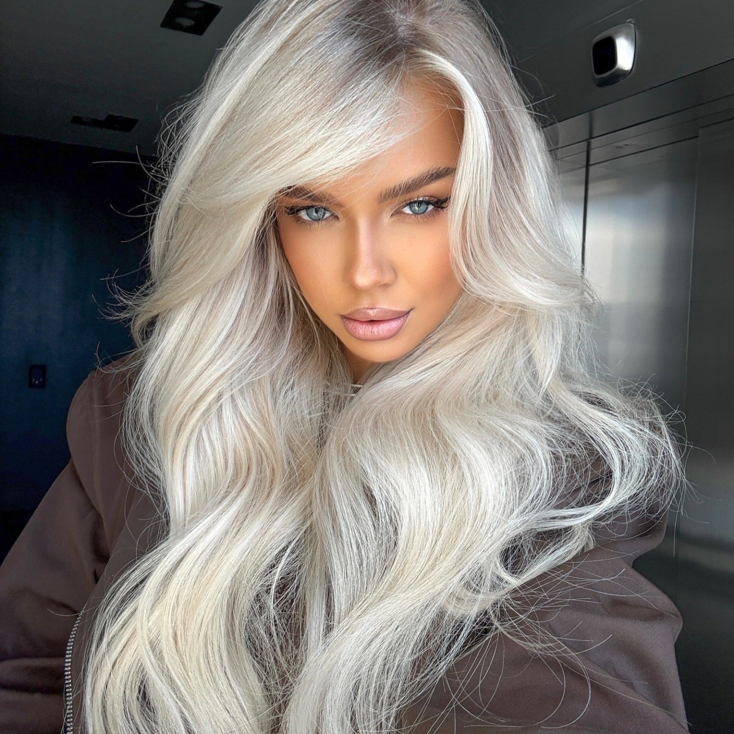 Love_The_Style_Seamless_Clip_In_Human_Remy_Hair_Extensions_5_Piece_Shade_60_Platinum_Blonde