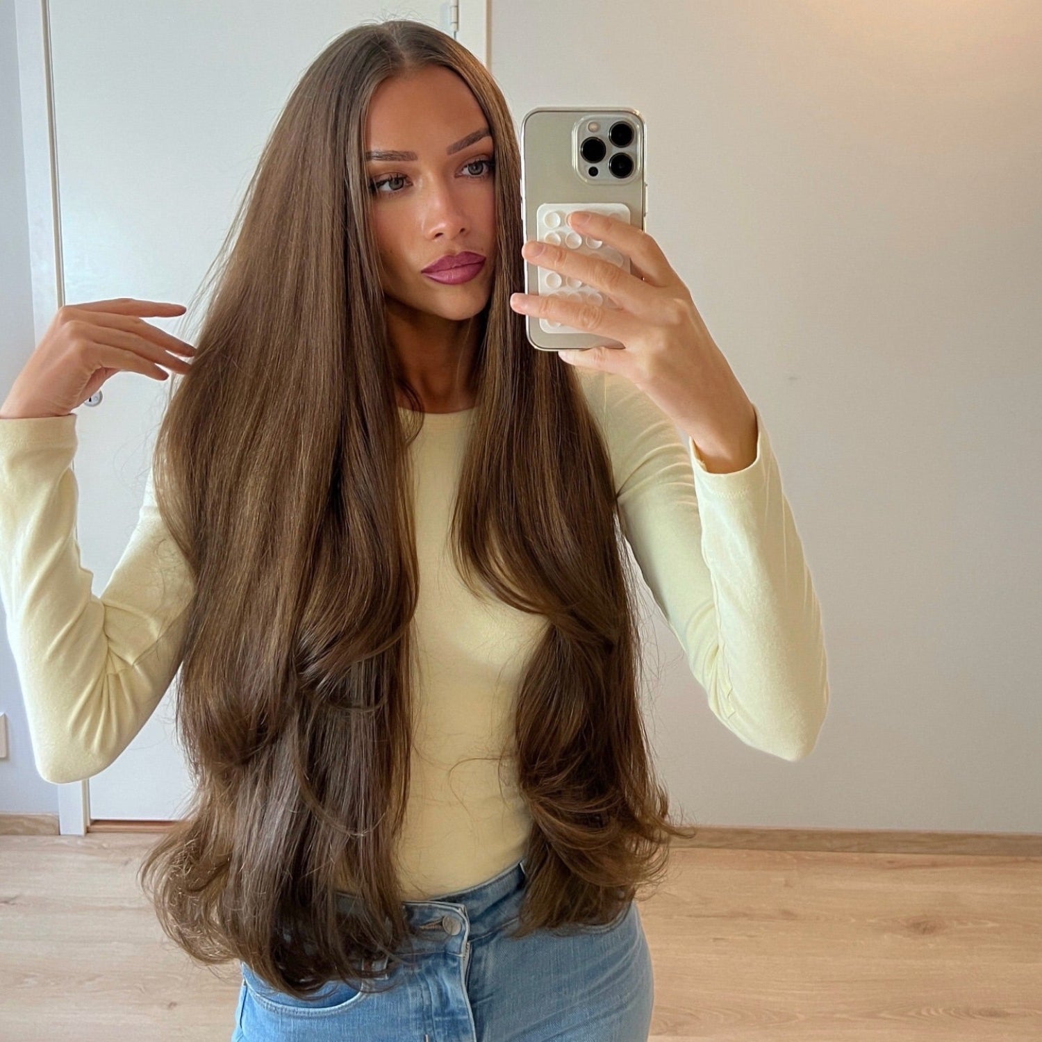Love_The_Style_Seamless_Clip_In_Human_Remy_Hair_Extensions_5_Piece_Shade_6_Light_Chestnut_Brown