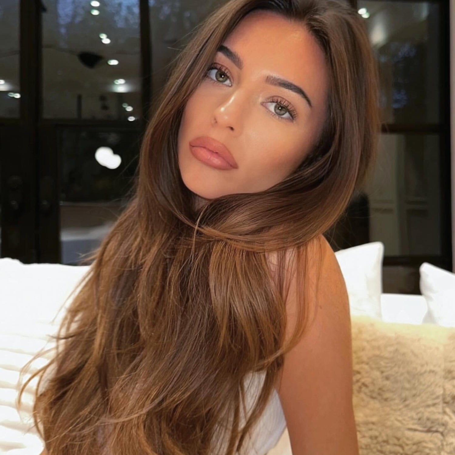 Love_The_Style_Seamless_Clip_In_Human_Remy_Hair_Extensions_5_Piece_Shade_6_Light_Chestnut_Brown