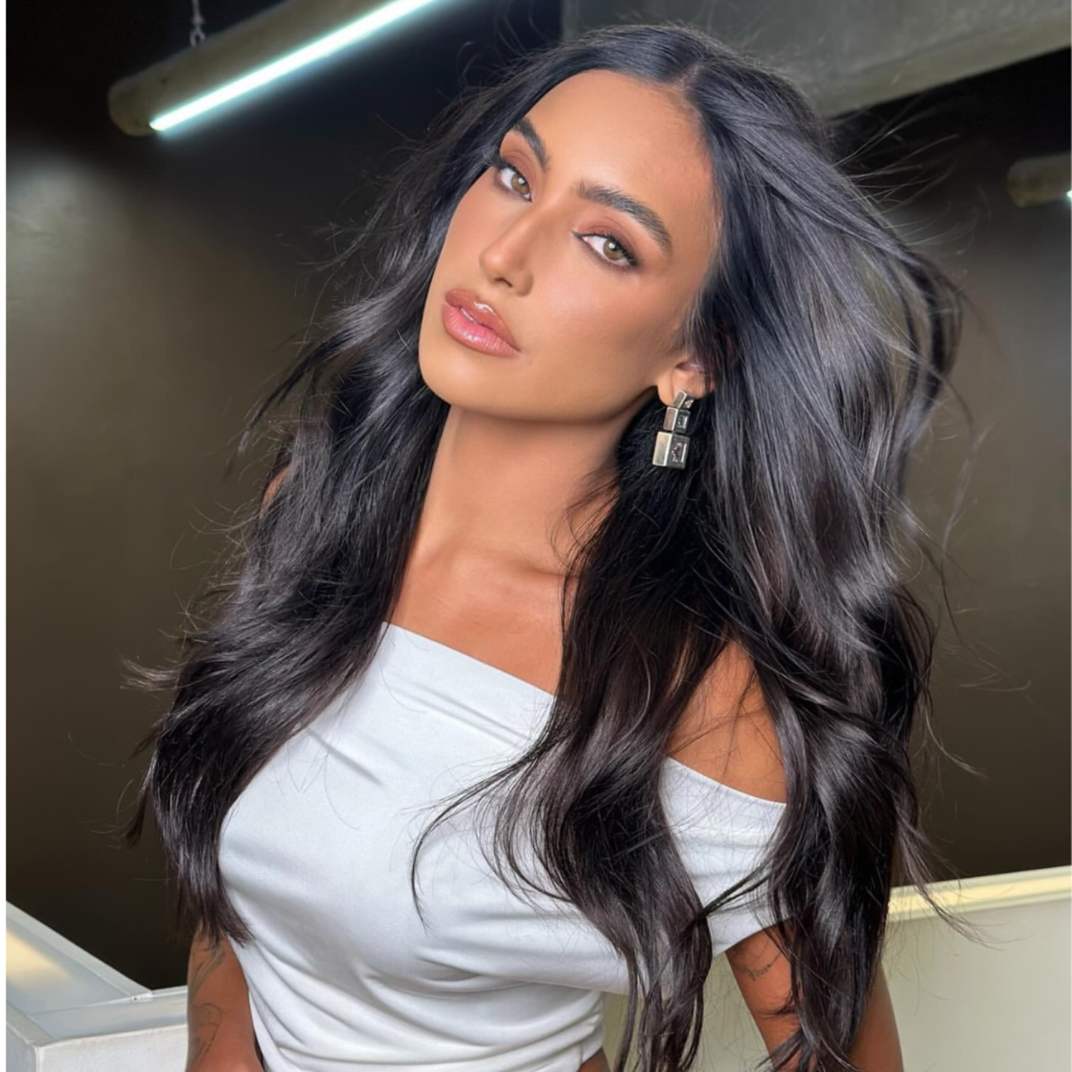 Love_The_Style_Seamless_Clip_In_Human_Remy_Hair_Extensions_9_Piece_Shade_1B_Natural_Black