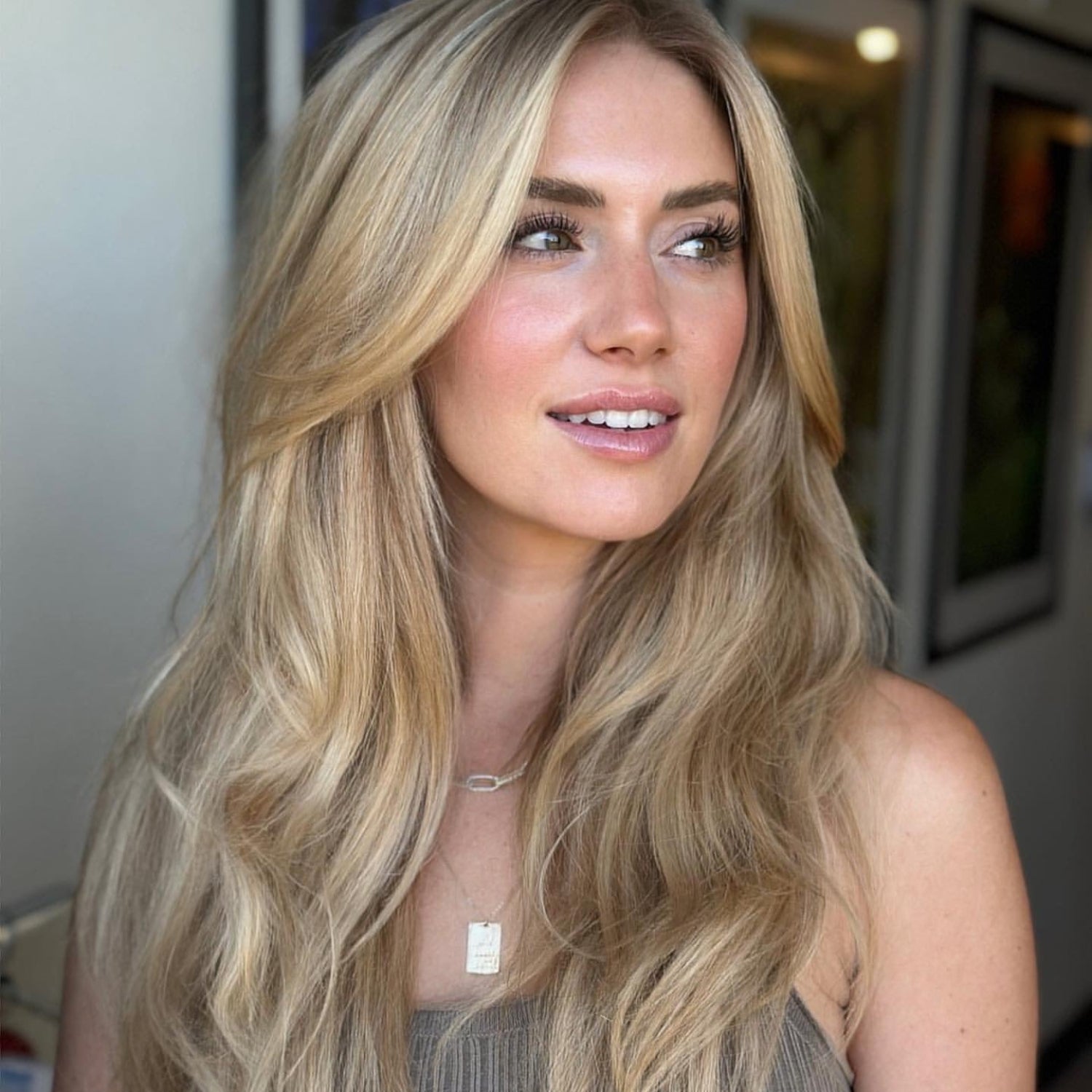 Love_The_Style_Seamless_Clip_In_Human_Remy_Hair_Extensions_9_Piece_Shade_23_Champagne_Blonde